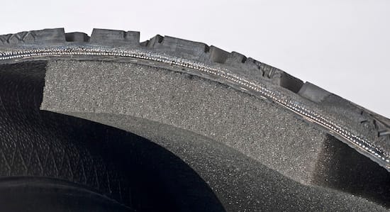Kiügyeskedett valamit a Dunlop - habot nyomnak az abroncsra