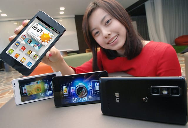 Lehullt a lepel az LG Optimus 3D Cube-ról! Részletek és fotók!