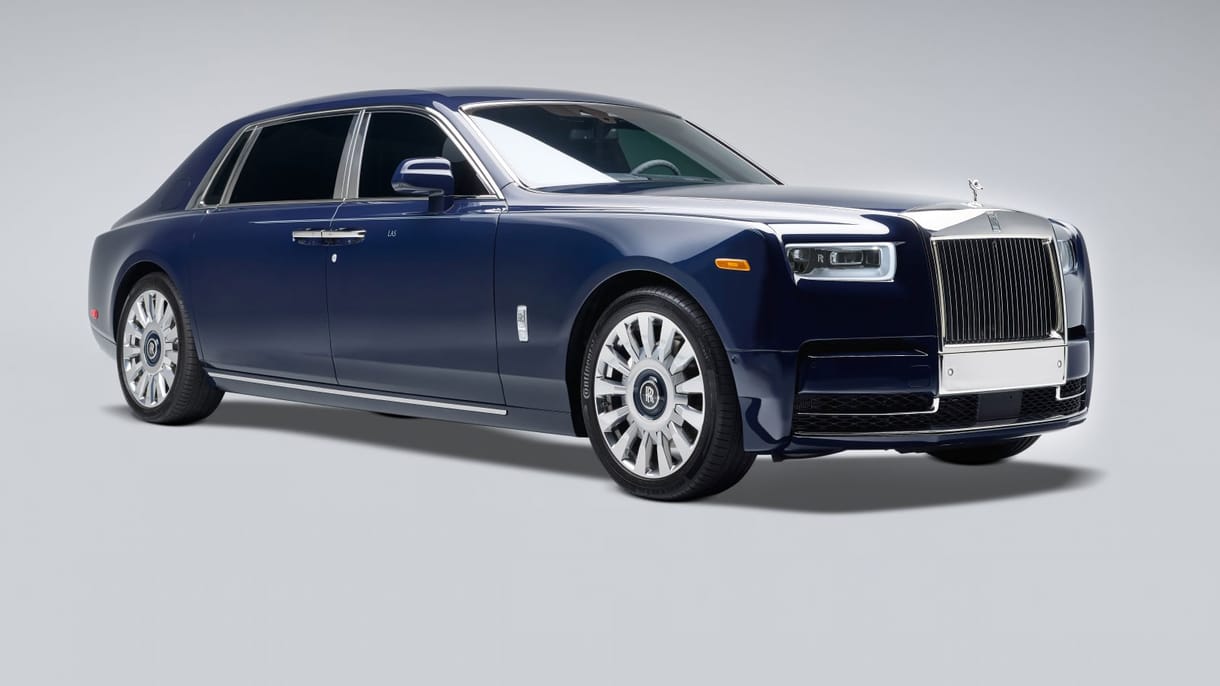 Ajkai kristálypoharak kerültek ebbe a személyre szabott Rolls-Royce-ba