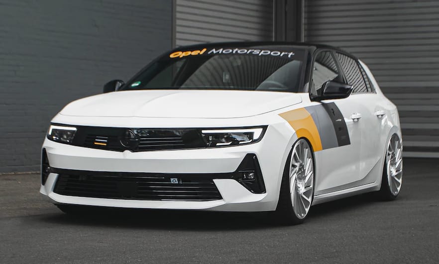 A 80-as évekbe repít vissza ez a vadonatúj sportos Opel Astra