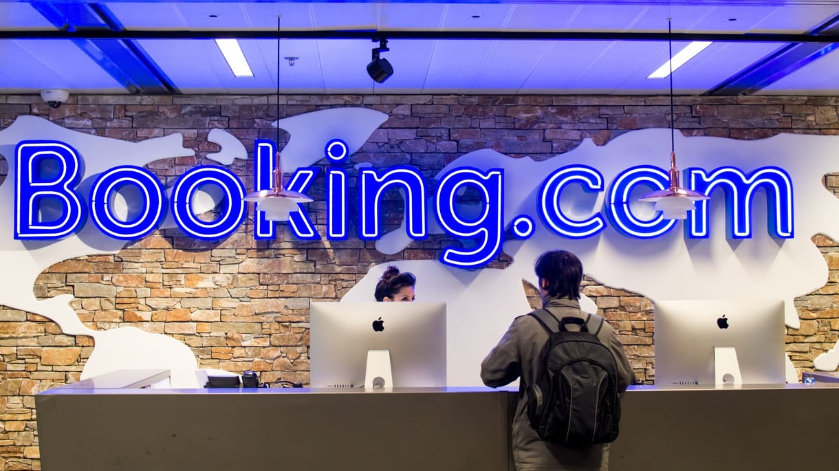 Razziázott a Booking.com magyar irodájában a GVH