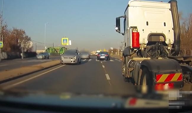 Újabb epizódot adott ki a rendőrség, amelyben civil autósok videói alapján indult eljárás
