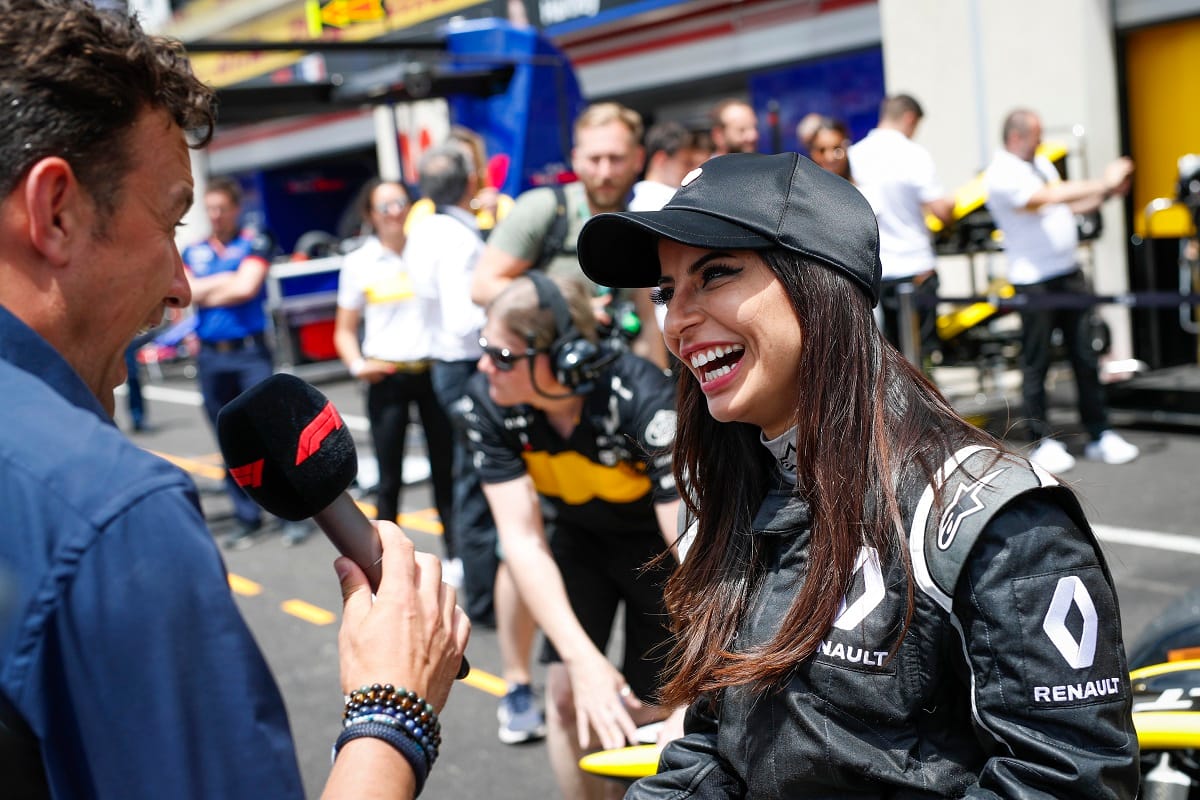 Néhány napja még nem is vezethetett, de a hétvégén már F1-es autóba ült