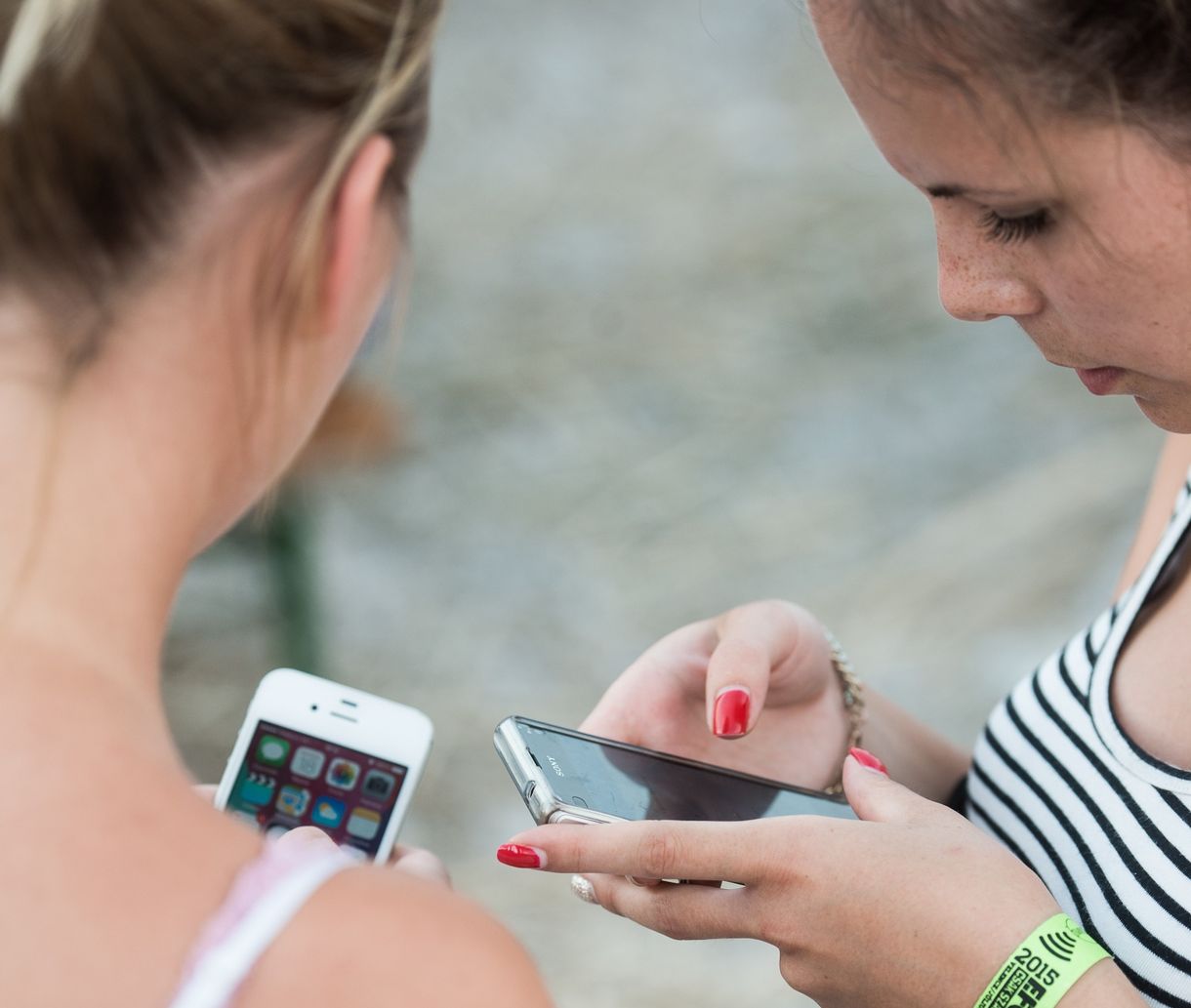 Ingyen telefonálás, adatforgalmi kedvezmény: karácsonyi meglepetés a mobilcégektől