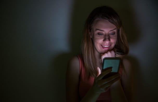 Üzeni az Európai Űrügynökség: jobban teszi, ha alvás előtt már nem mobilozik