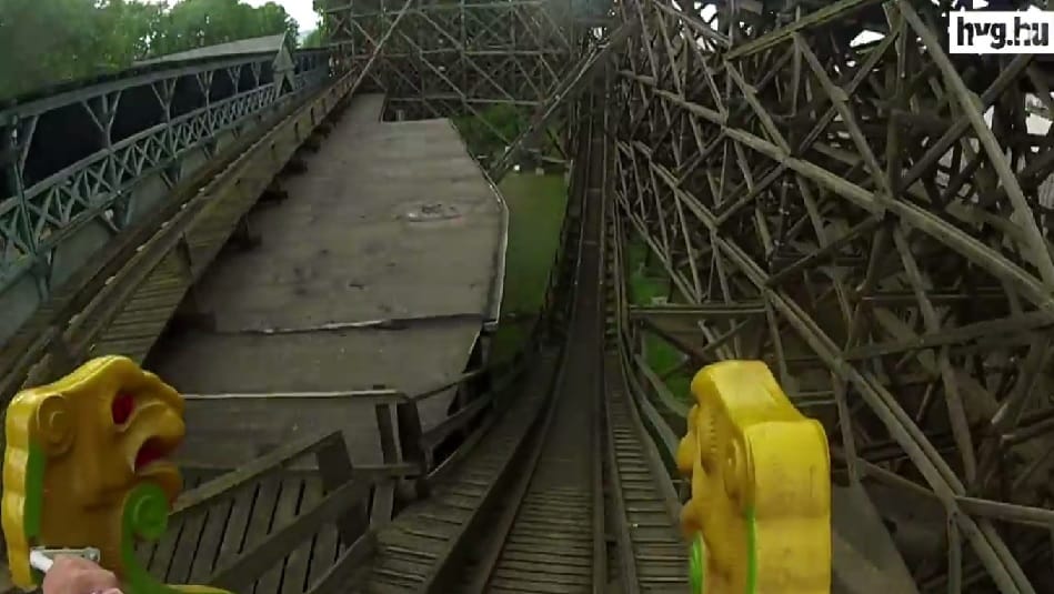 Ezért nem pottyanhat le a hullámvasútról – videó