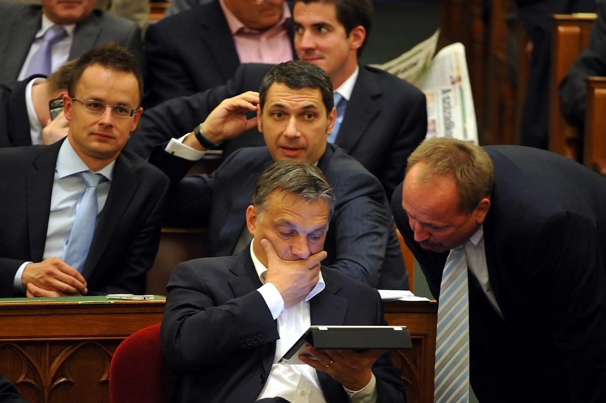 Orbán tudja-e a kitiltottakról, amit Németh Zsolt?