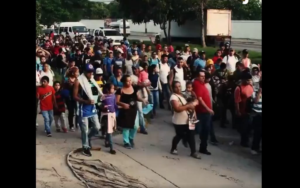 Mexikói rendőrökkel csaptak össze az Amerikába tartó hondurasi menekültek