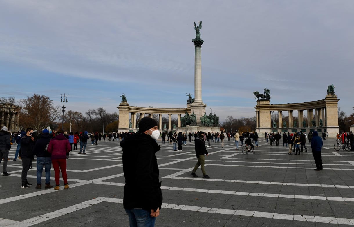Fejenként 500 ezer forintra büntették a vasárnapi tüntetés szervezőit