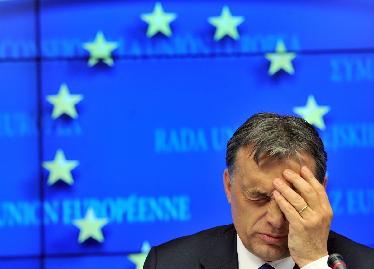 Orbán brüsszeli nagykutyákkal egyeztet a menekülthelyzetről