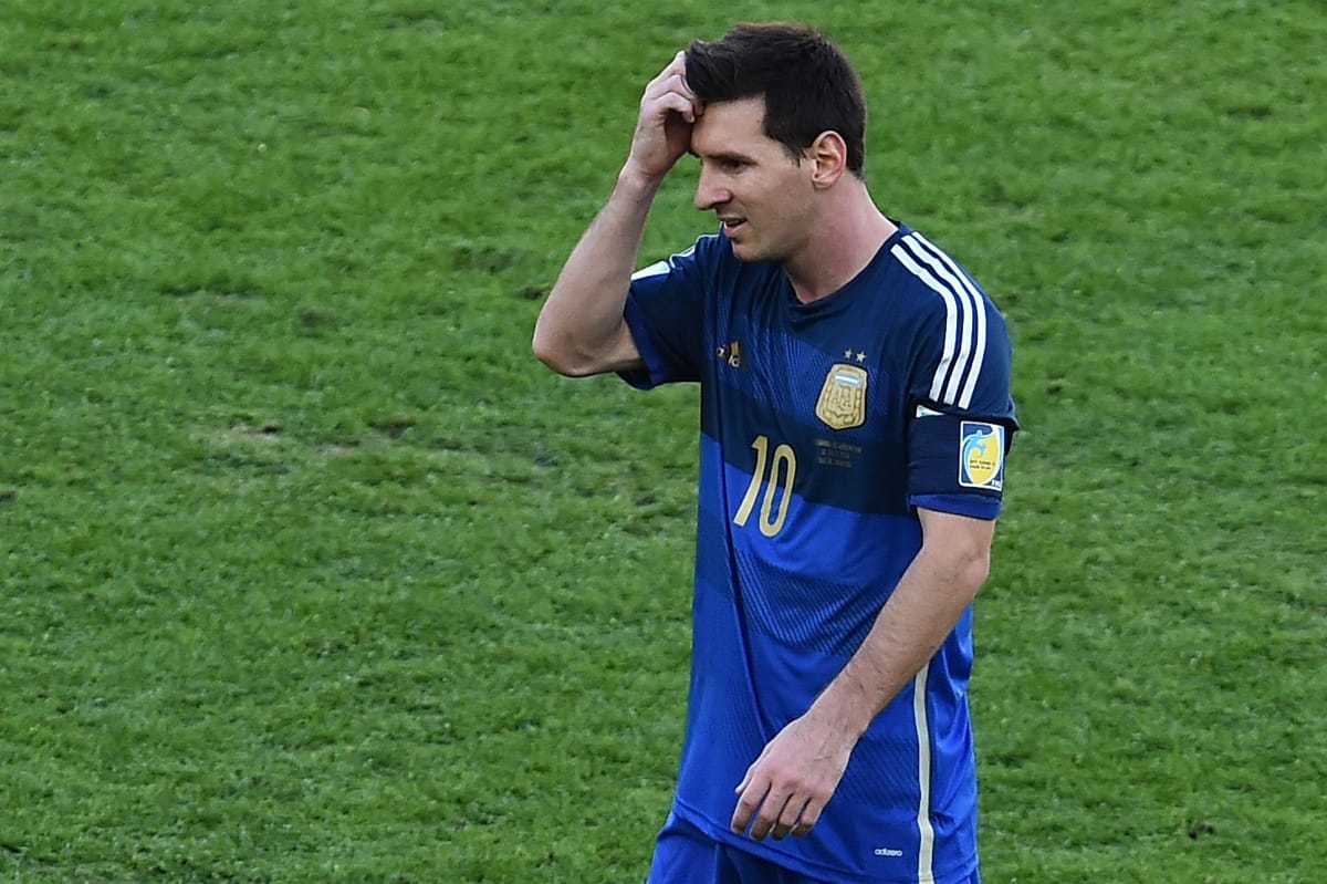Sírba vihette Messi titkát a fantomcég vonat elé ugró bankára
