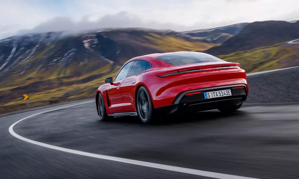 Kereken 700 lóerős a legújabb Porsche Taycan GTS