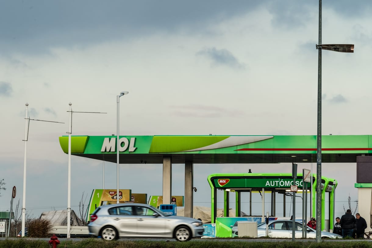A Mol 8,3 milliárdos ráfordítással zöld hidrogén gyártásába kezd