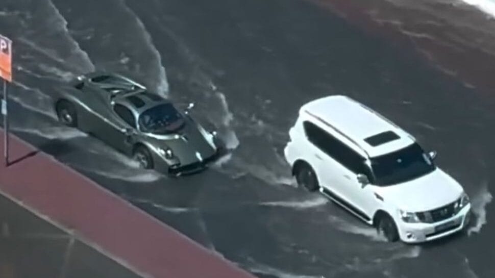 Van, aki az egymilliárd forintos Pagani hiperautóját sem félti az árvíztől – videó