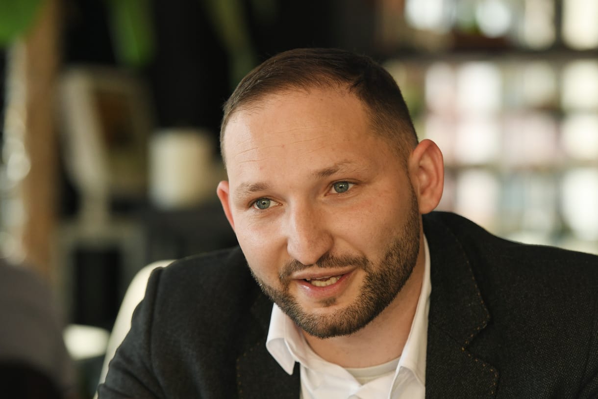 Kilépett a Jobbik-frakcióból a párt roma képviselője