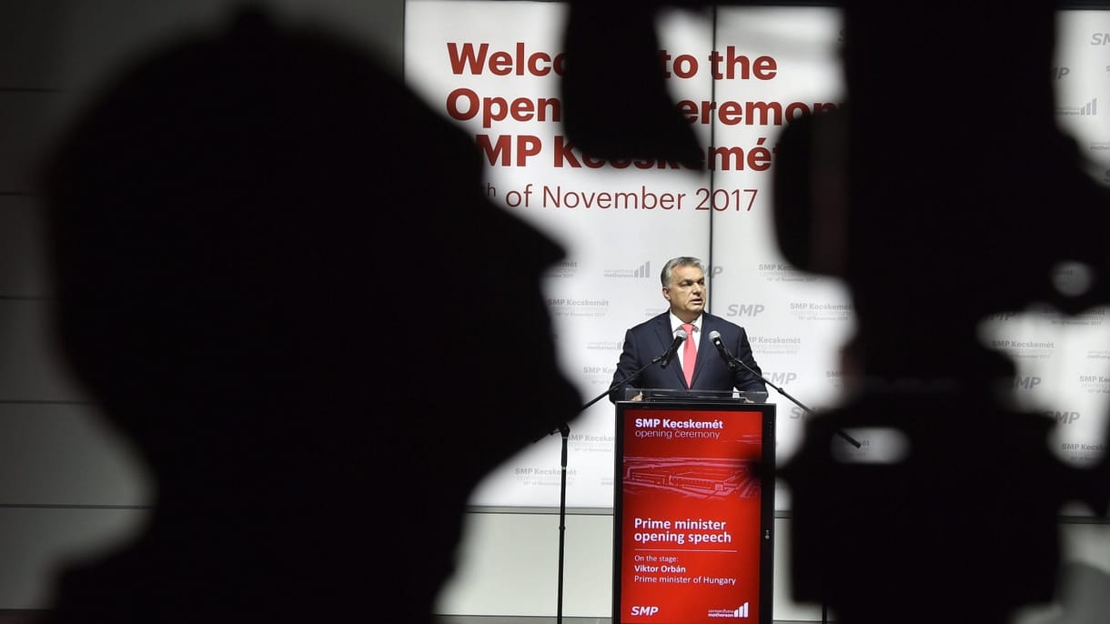 Vajna és Mészáros mögött is átüt Orbán informális hatalma