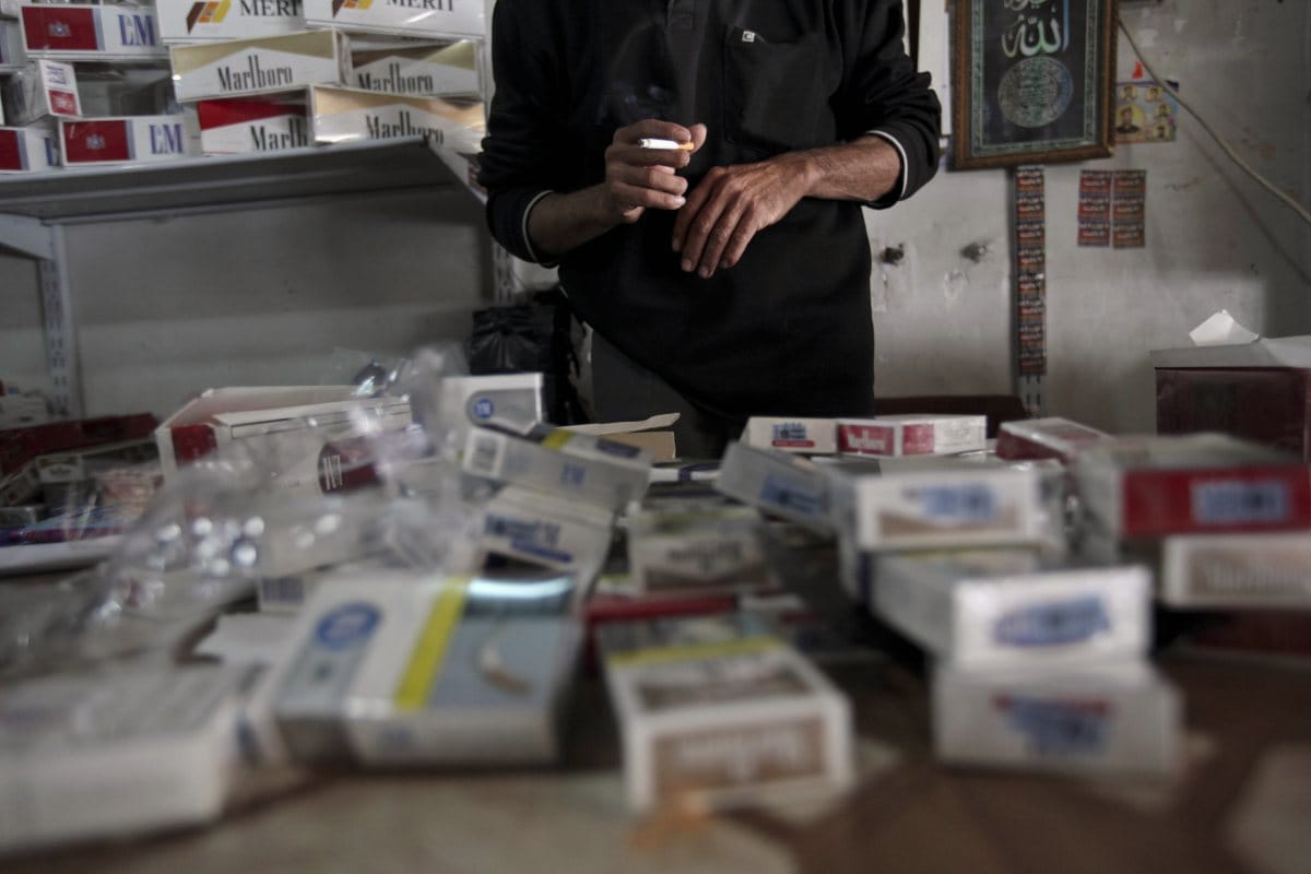 Határőrök csempésztek 925 karton cigarettát