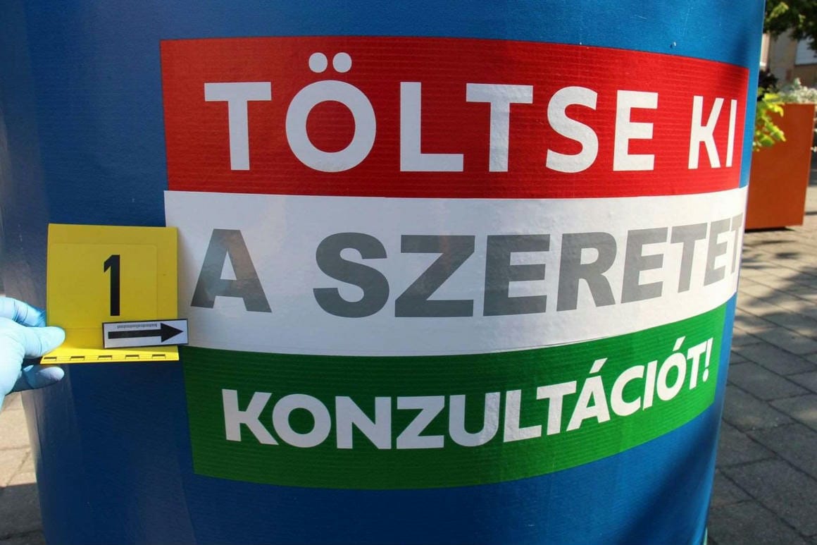 Medián: A Fidesz nyakában lihegnek a kétfarkú kutyák a 40 év alattiak körében
