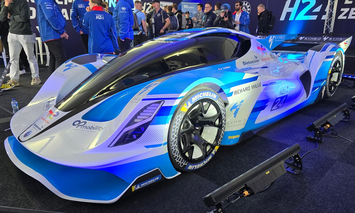 Le Mans-ban megnéztük a legújabb hangtalan, vizet csepegtető hidrogénes versenyautót