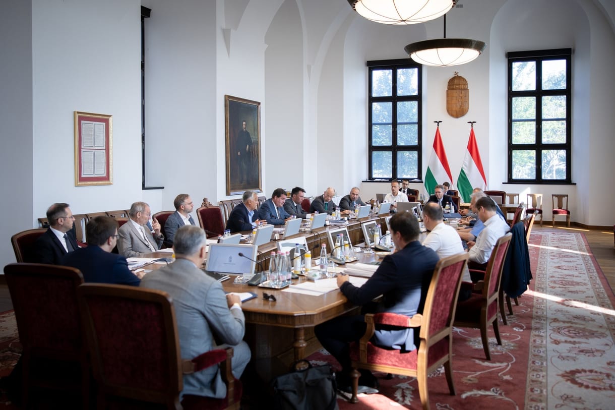 A tűzijáték másnapján összeült a kormány a Karmelitában