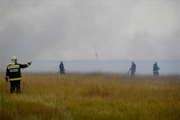 180 hektáron ég a hortobágyi puszta