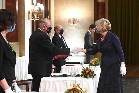 Nyoma sincs a védőnői hálózat reformjának, miközben egy fideszes évek óta keres rajta
