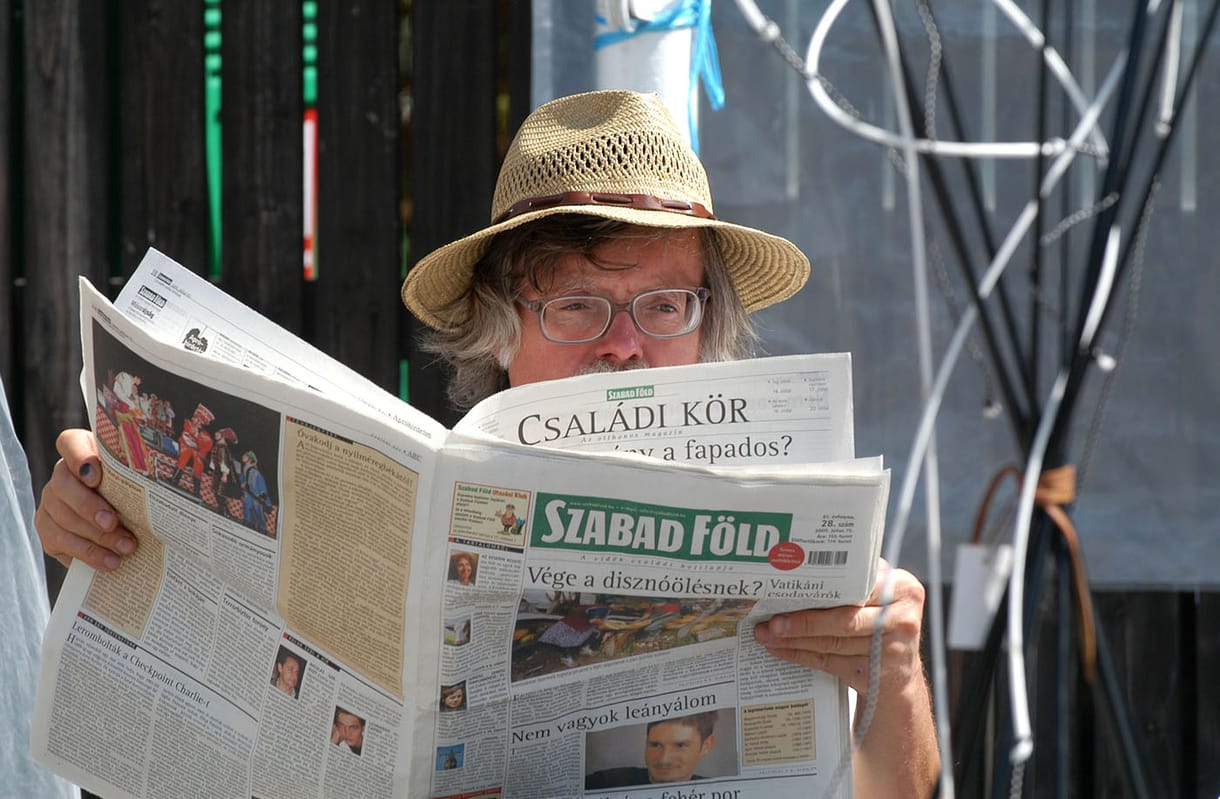 Előre szóltak néhány szocinak, hogy eladják a Szabd Földet
