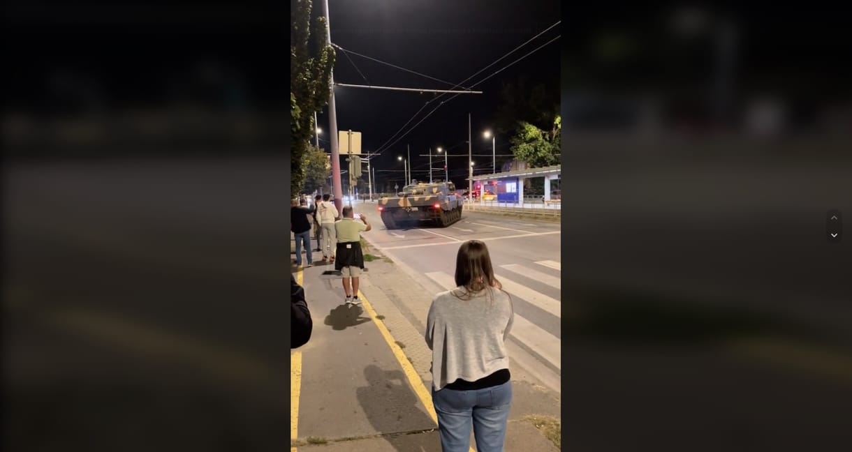 Így forgolódott egy tank éjjel Budapest utcáin – videó