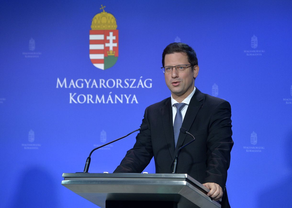 Gulyás is rákészül Pressman esti bejelentésére: szerinte az amerikai diplomácia „belepréselne” minket a háborúba