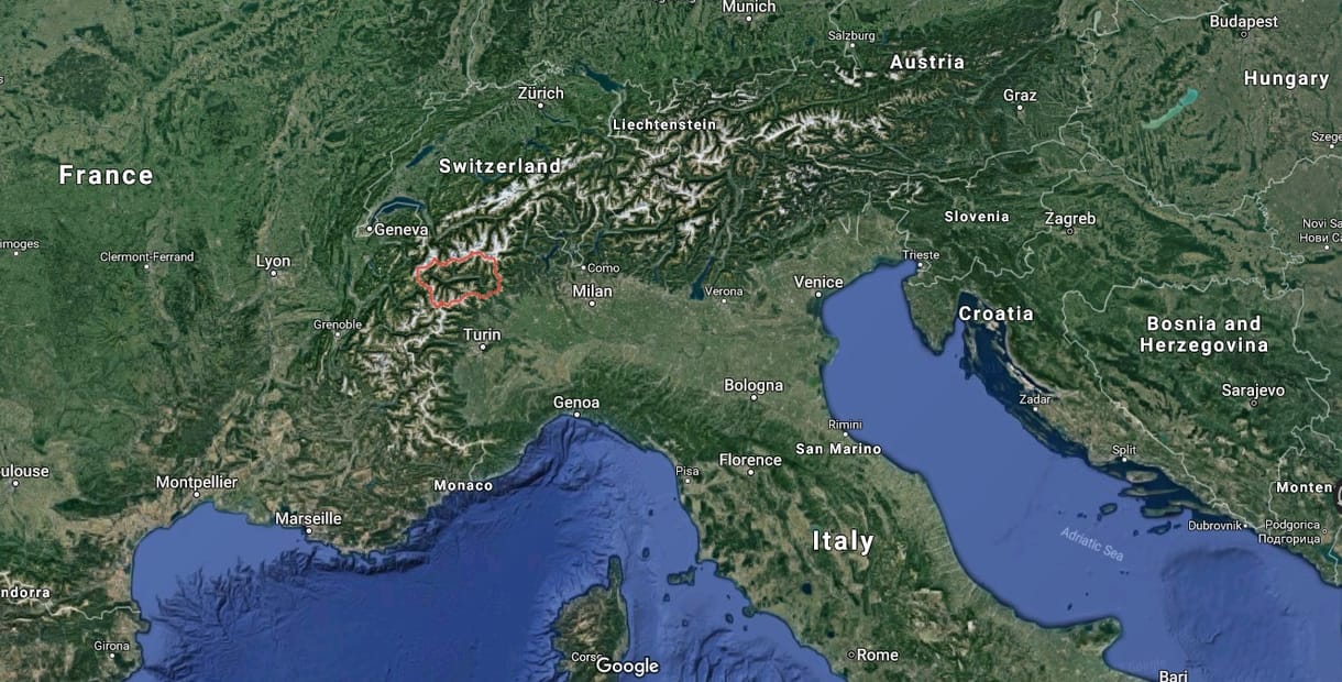 Kisrepülő ütközött helikopterrel az olasz Alpokban, öt halott