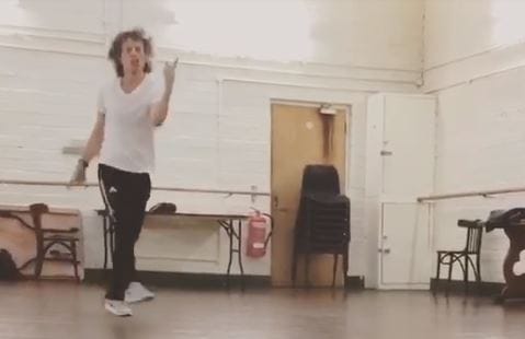Így táncol egy hónappal a szívműtétje után Mick Jagger (videó)