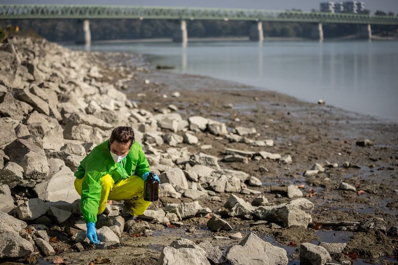 Rákkeltő és mérgező anyagokat talált a Duna vízében Budapesten a Greenpeace