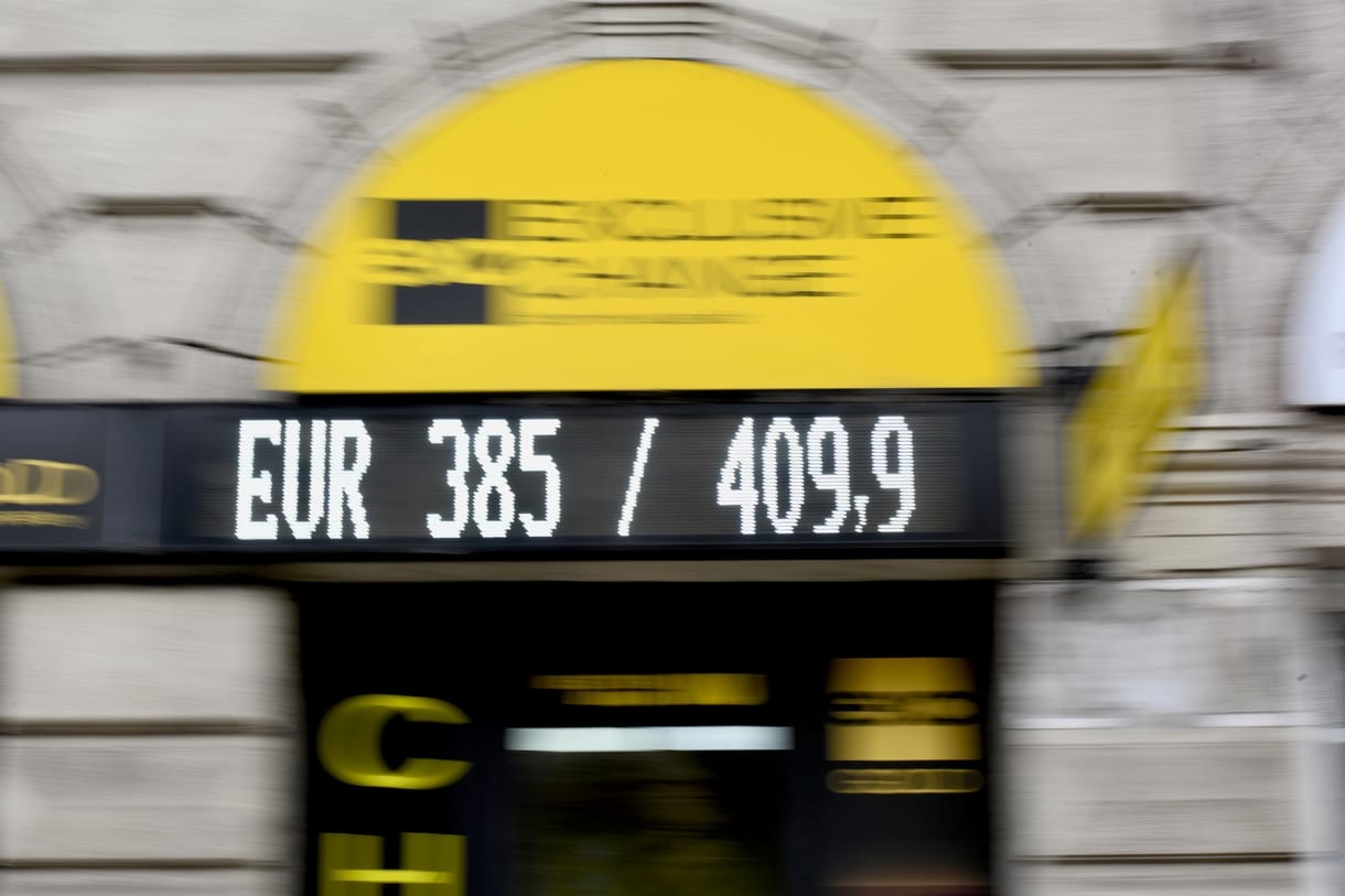 Túl a rémálomhatáron: a bankokban már 400 forintnál drágábban vehetjük az eurót