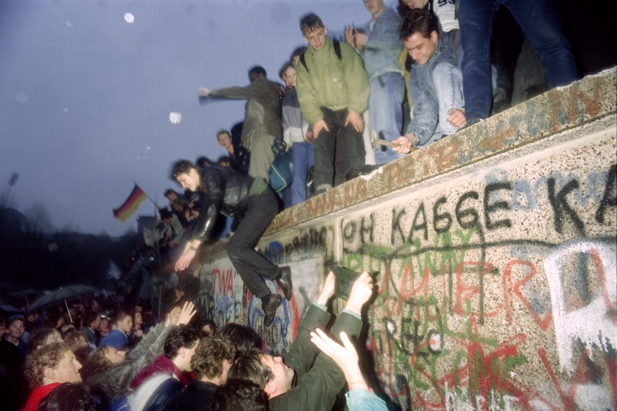 Meghalt, akinek a bakija megnyitotta a berlini falat