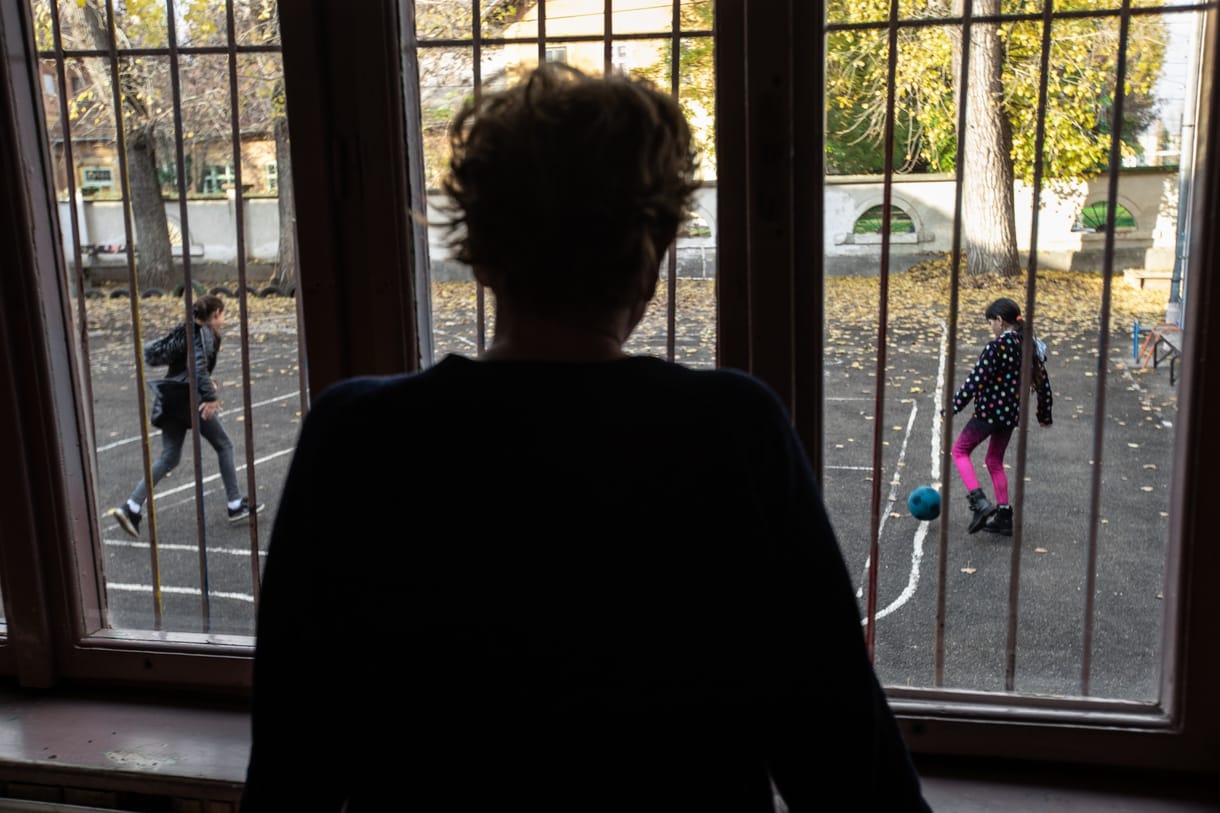 „Az adott napnak élve próbálunk túlélni” – mindennapok egy nélkülözőket segítő szervezetnél
