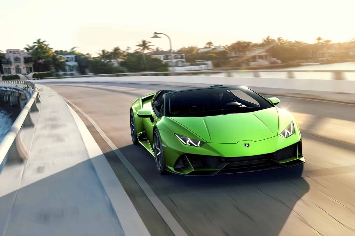 240-nel ment az autópályán, elkobozták és aukcióra bocsátják egy gyorshajtó aznap vett Lamborghinijét a dán rendőrök
