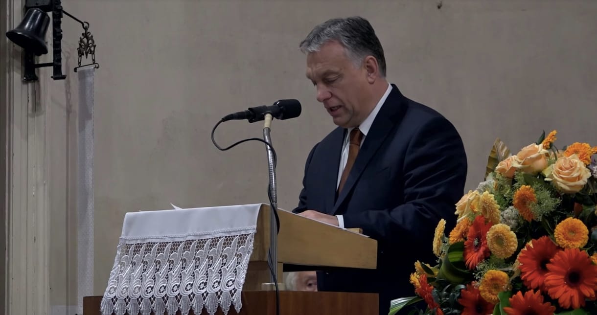 Így ült ki az áhitat Orbán Viktor arcára