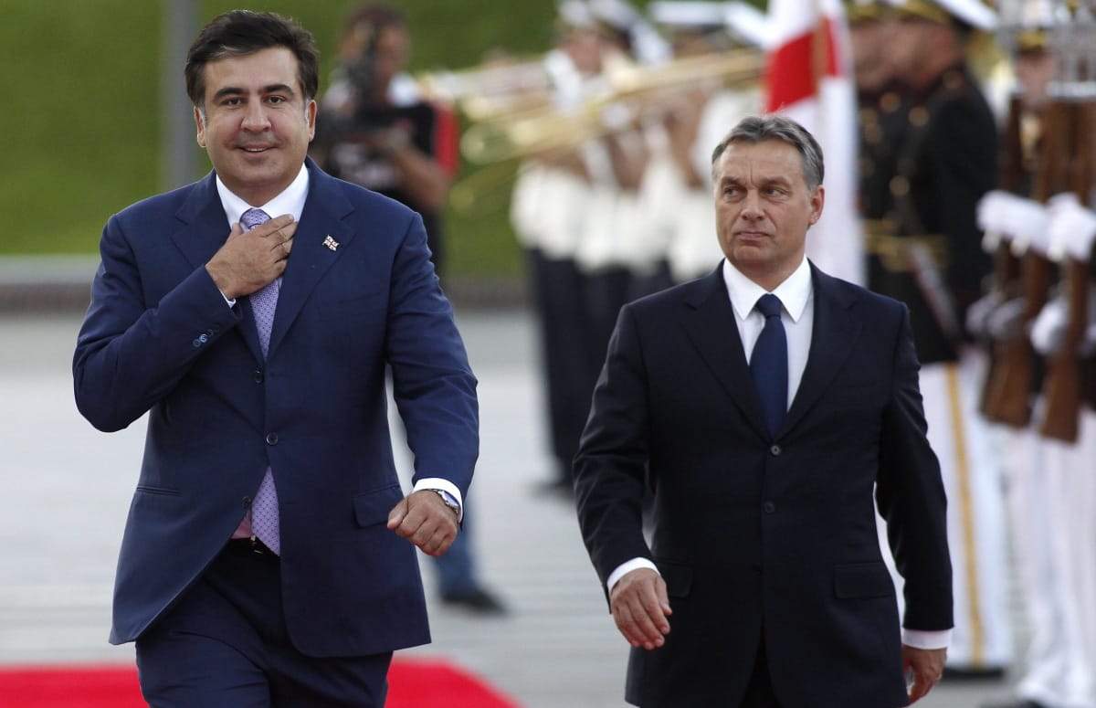  Körözött exállamfő kilincsel menedékért barátjánál, Orbánnál?