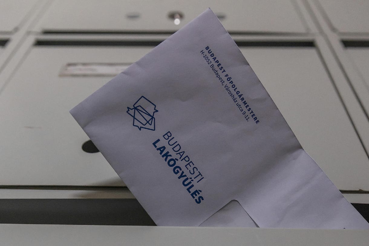 A demokráciát csak elbábozzák, a nép szava annyit is ér