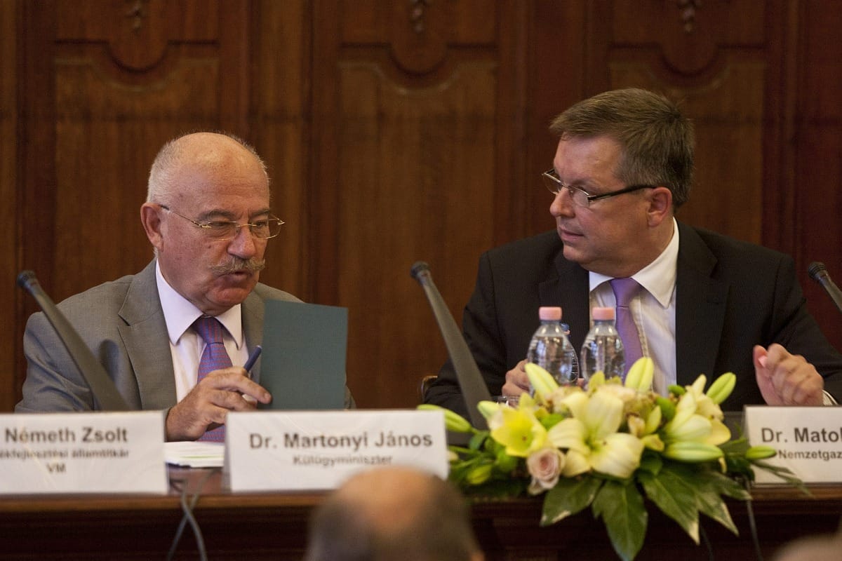 Martonyi elhatárolta magát Matolcsy IMF-ellenes kijelentéseitől