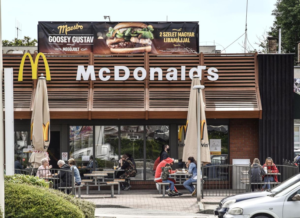 Az elektromos autókat is kiszolgálja majd a magyar McDonald’s