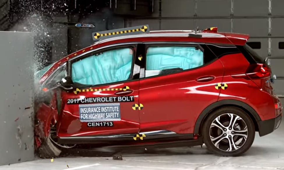 Mennyire biztonságos egy elektromos autó? Videókon mutatjuk