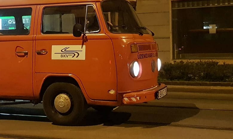 A nap fotója: ciki vagy menő a BKV ősrégi, de még mindig használt autója?