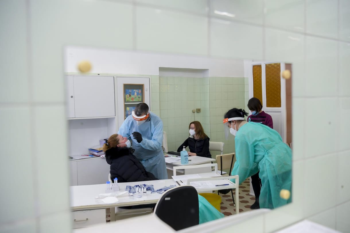 12 ezer fölé emelkedett a járvány magyar áldozatainak száma