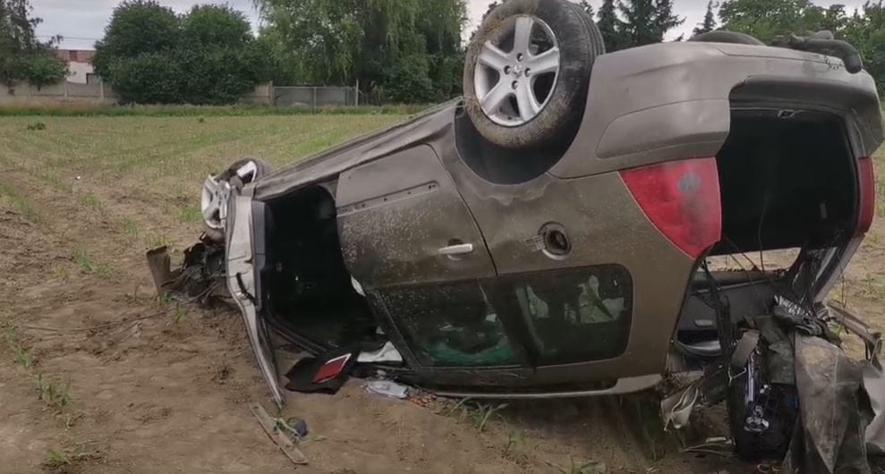 A sofőr és az utas is kirepült egy balesetező autóból, mert nem voltak bekötve