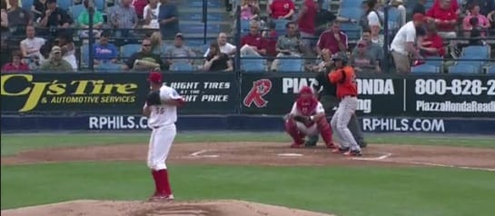 Hihetetlen elkapás egy amerikai baseball meccsen - videó