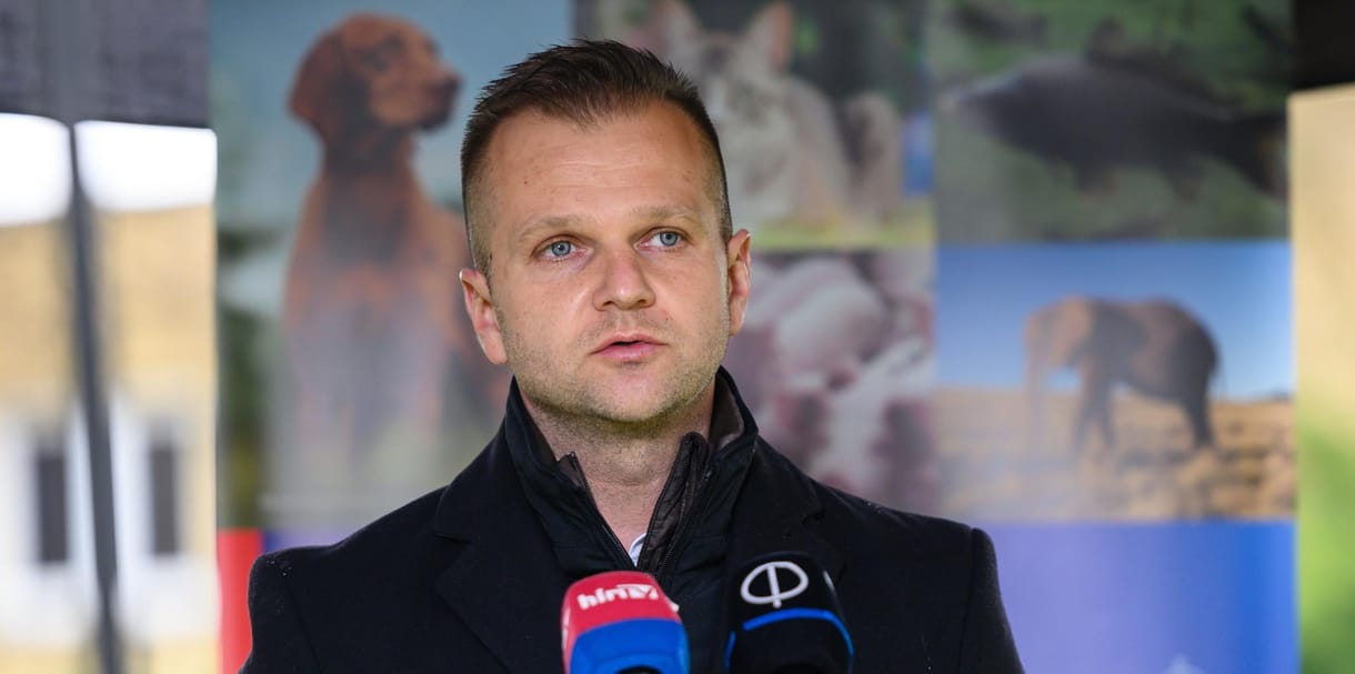 Kizavarta az RTL stábját hivatalából Etyek fideszes polgármestere