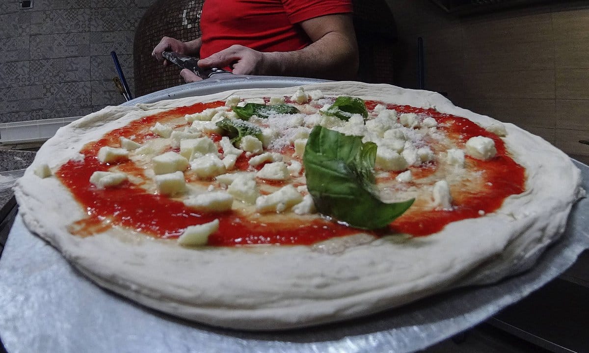 Megdőlt a rekord, Berlinben megsütötték a világ legsajtosabb pizzáját