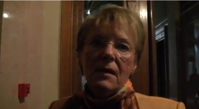 Tüntetni megy? Ezt üzenik önnek a fideszesek - videónk a parlamentből