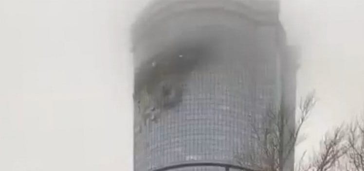 Videó: A fronttól 1000 kilométerre lévő orosz luxusapartmanra támadtak drónokkal az ukránok